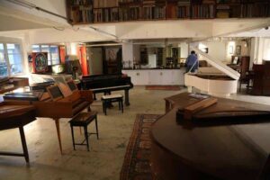 vintage-piano-studio