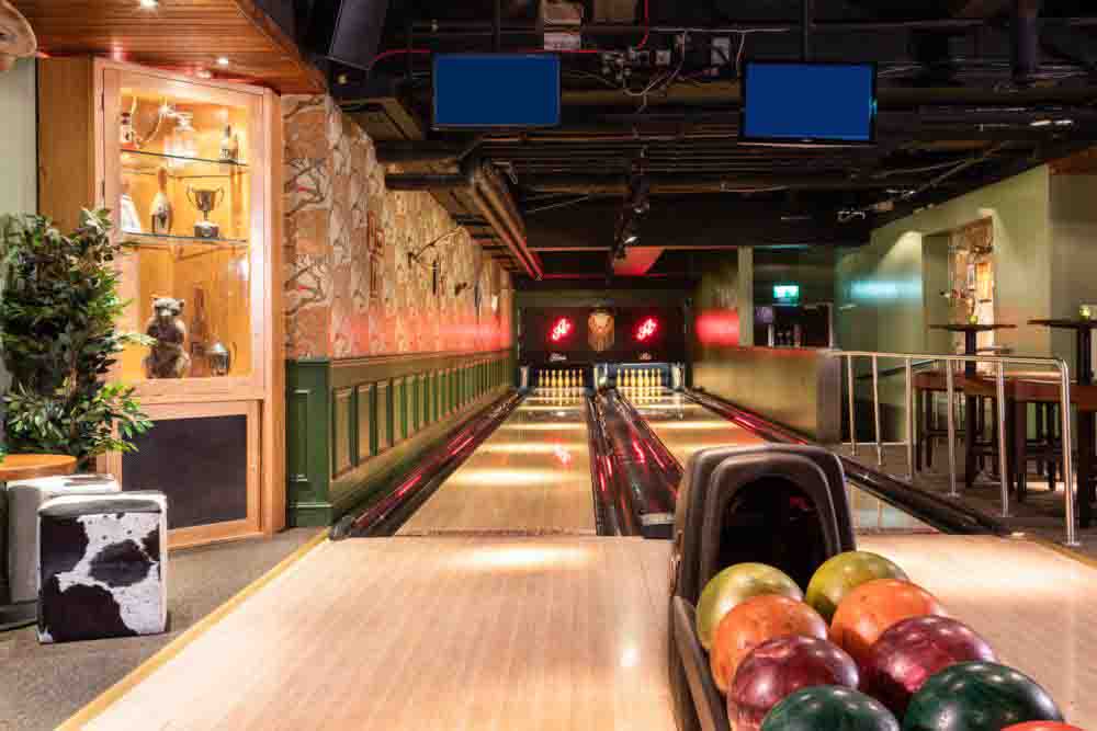 Funky bowling alley for afterworks with a twist