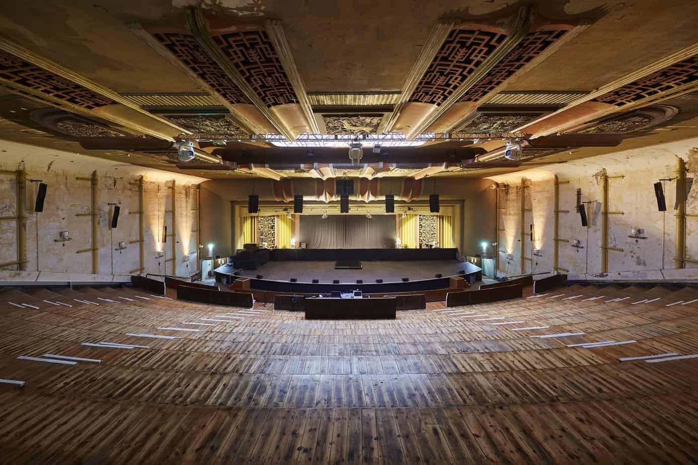 Former cinema room with Art Deco accents