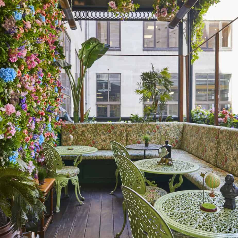 Flower garden/terrace for private meetingsrings