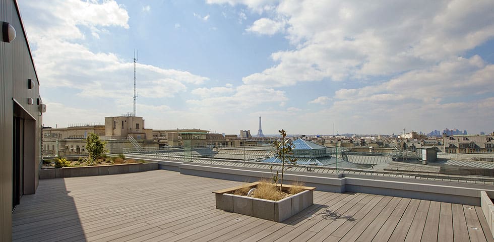 Rooftop with magnificent 180° panoramic views in Paris