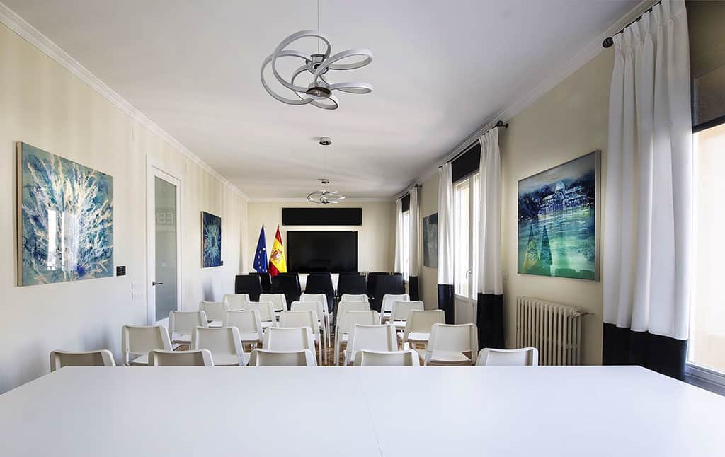 Bright and sophisticated venue for meetings