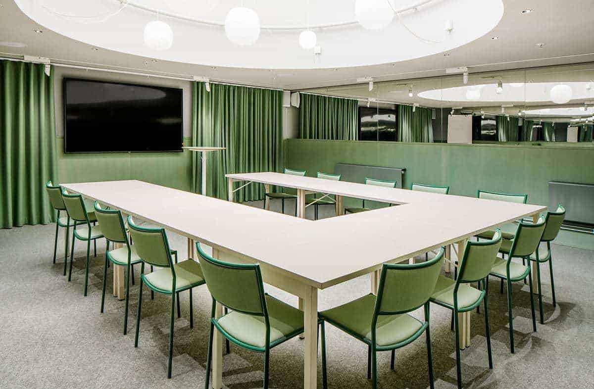 Green meeting space for productive gatherings