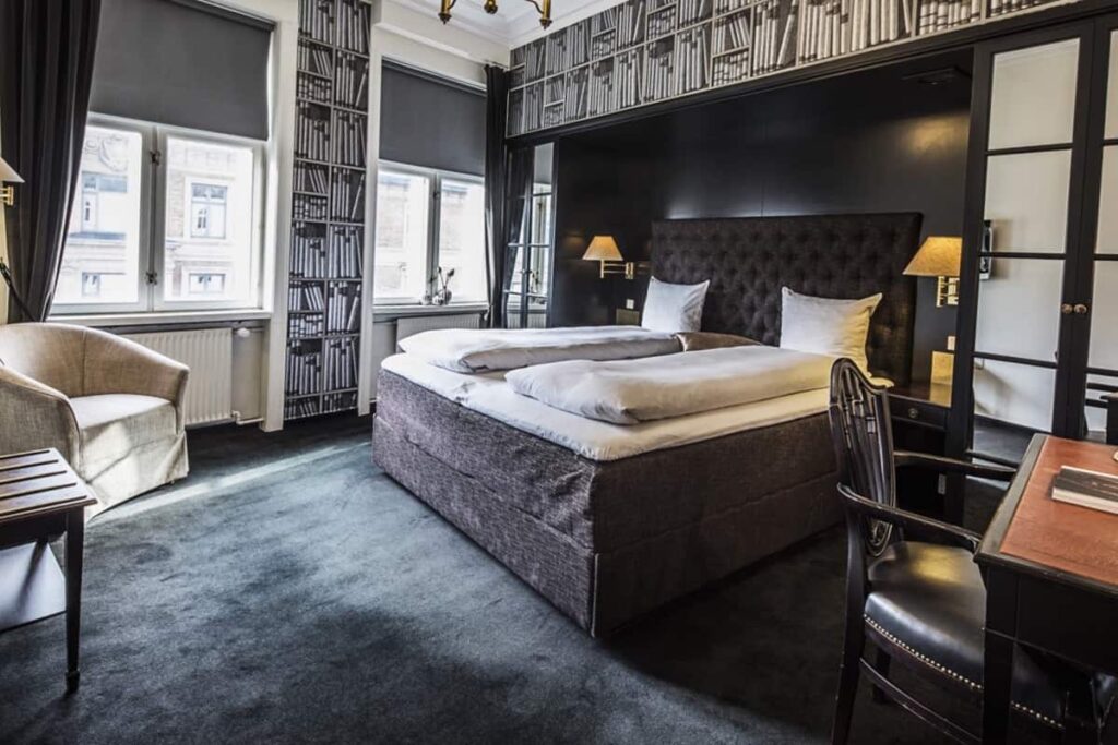 Luxurious hotel in classic English style in city centre
