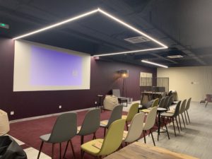 Multipurpose purple space for corporate events
