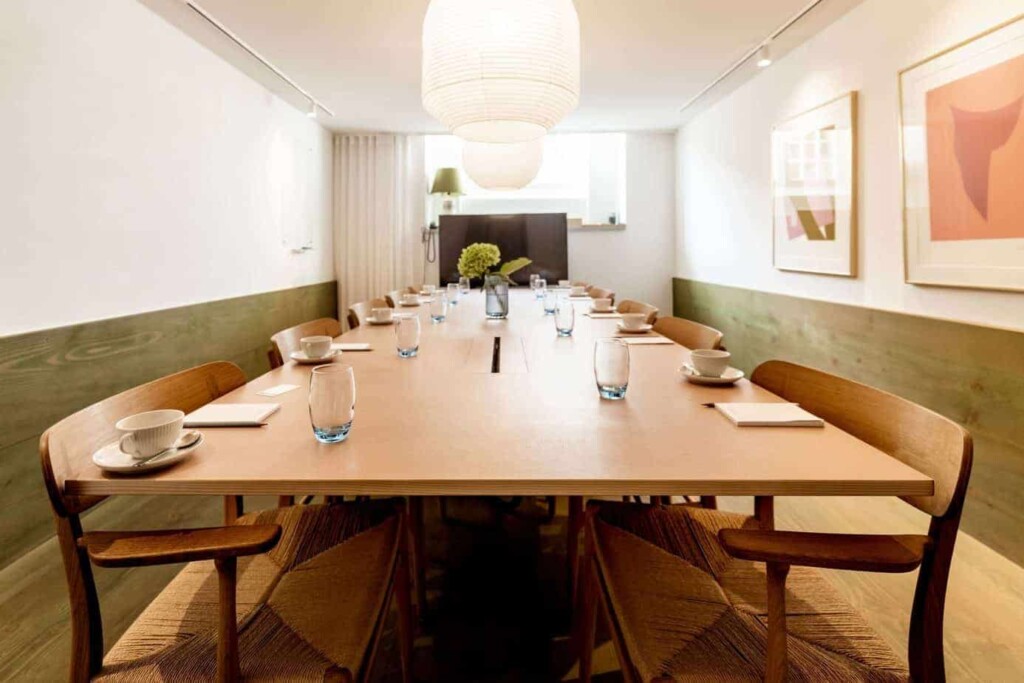 Distinctive functional space with for business meetings
