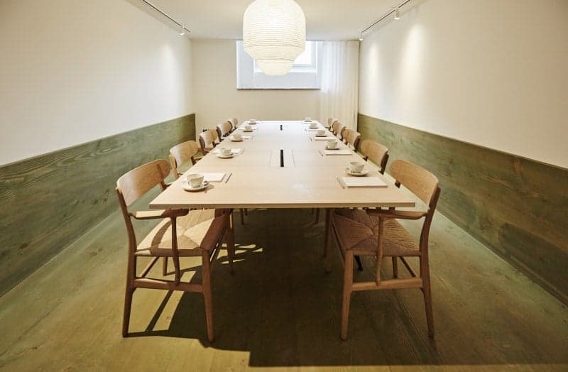 Distinctive functional space with for business meetings