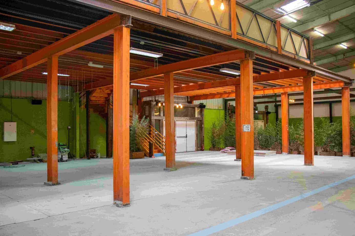 Multipurpose venue with an industrial character in Paris. Industrial open space with colourful walls.