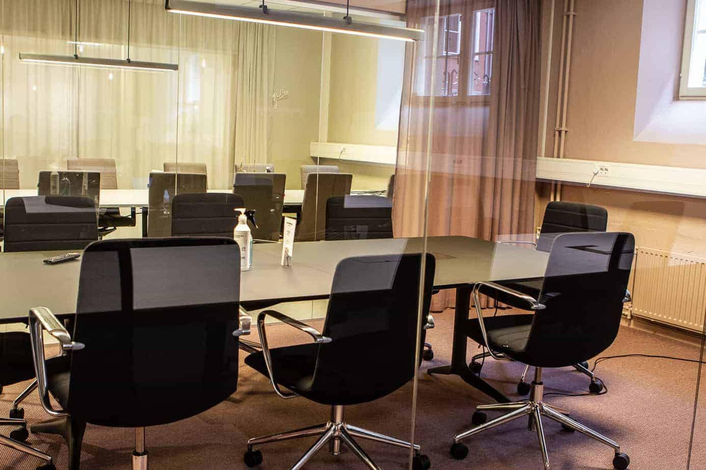 Contemporary sophisticated meeting room