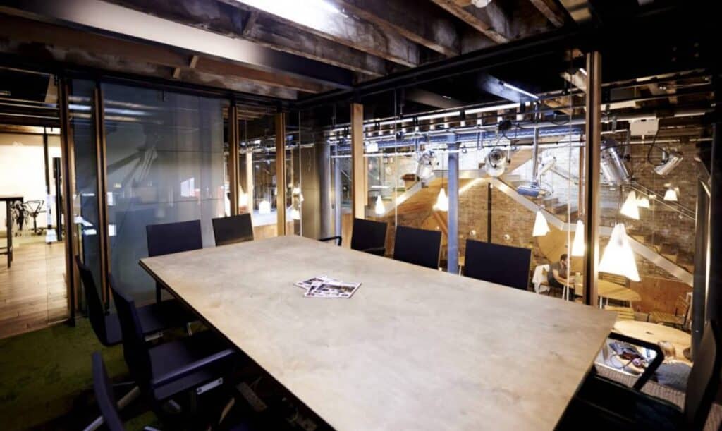 Innovative hub for meetings and creative outbursts
