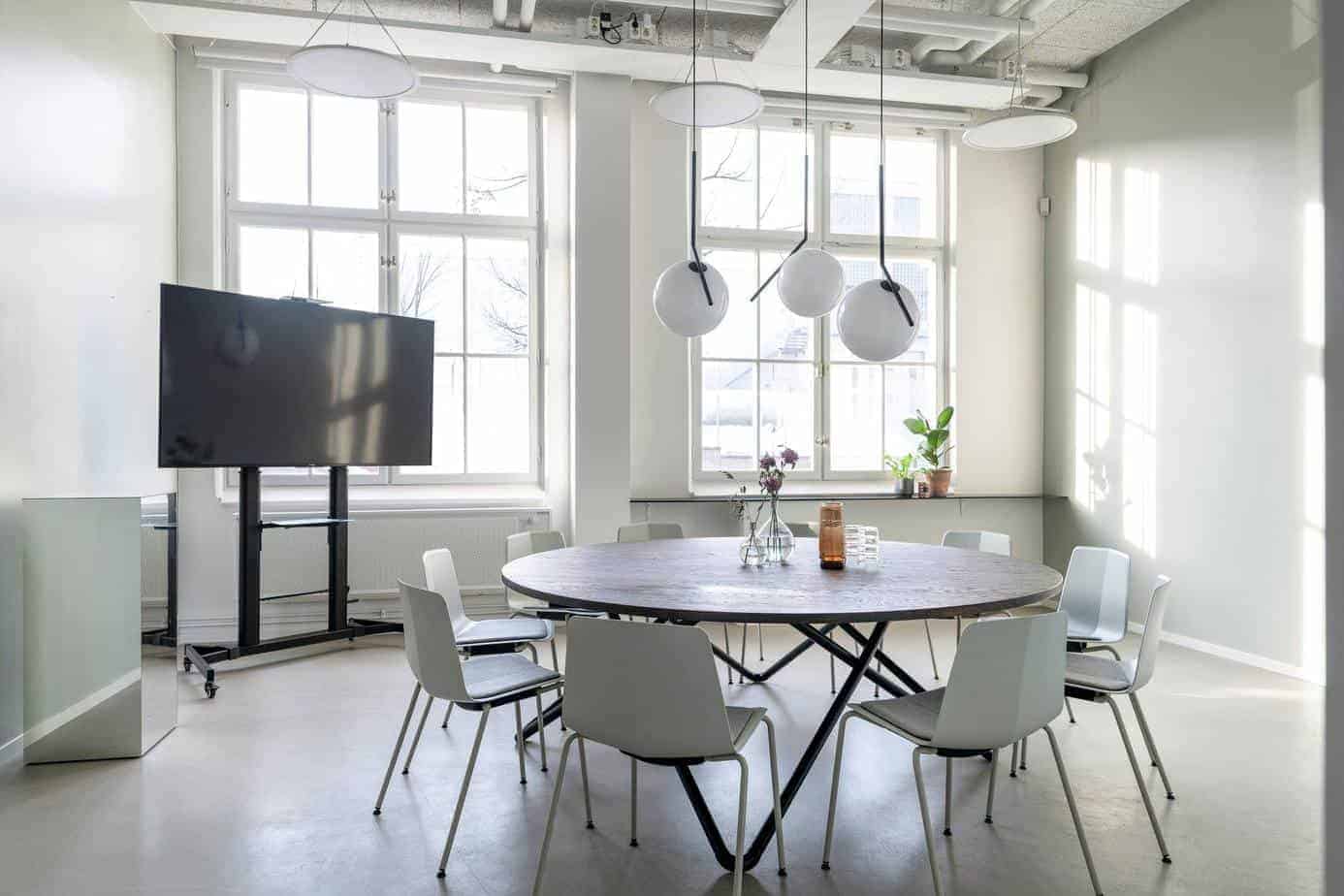Warm meeting space with lovely lighting
