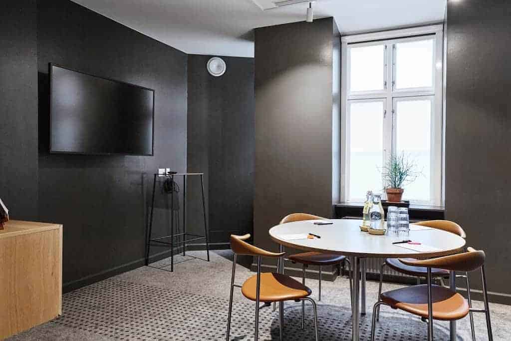 Luminous room with a Scandinavian aesthetic