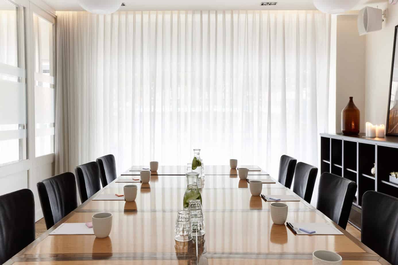 Small classic boardroom for intimate meetings