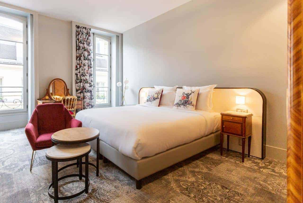 Sophisticated hotel with an elegant Parisian style boasting a cosy atmosphere.