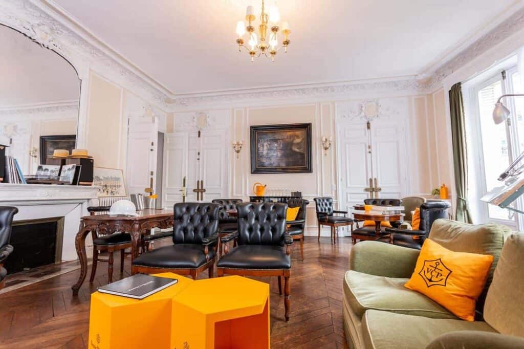 Sophisticated hotel with an elegant Parisian style boasting a cosy atmosphere.