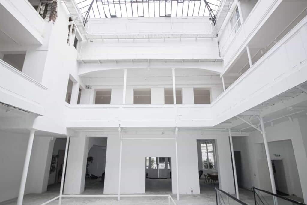 Beautiful bright event venue in Le Marais. Venue with a white layout and plenty of natural light.