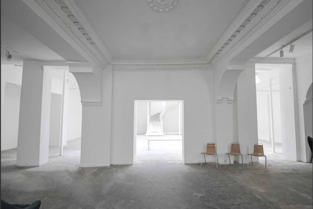 Beautiful bright event venue in Le Marais. Venue with a white layout and plenty of natural light.