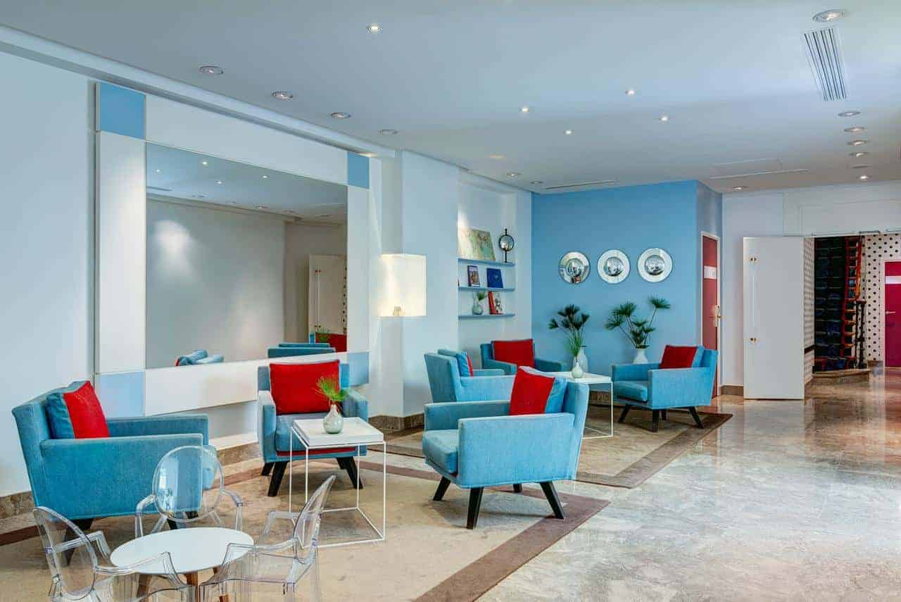 Cosy and elegant hotel with modern rooms in Paris. Accommodation for business trips.