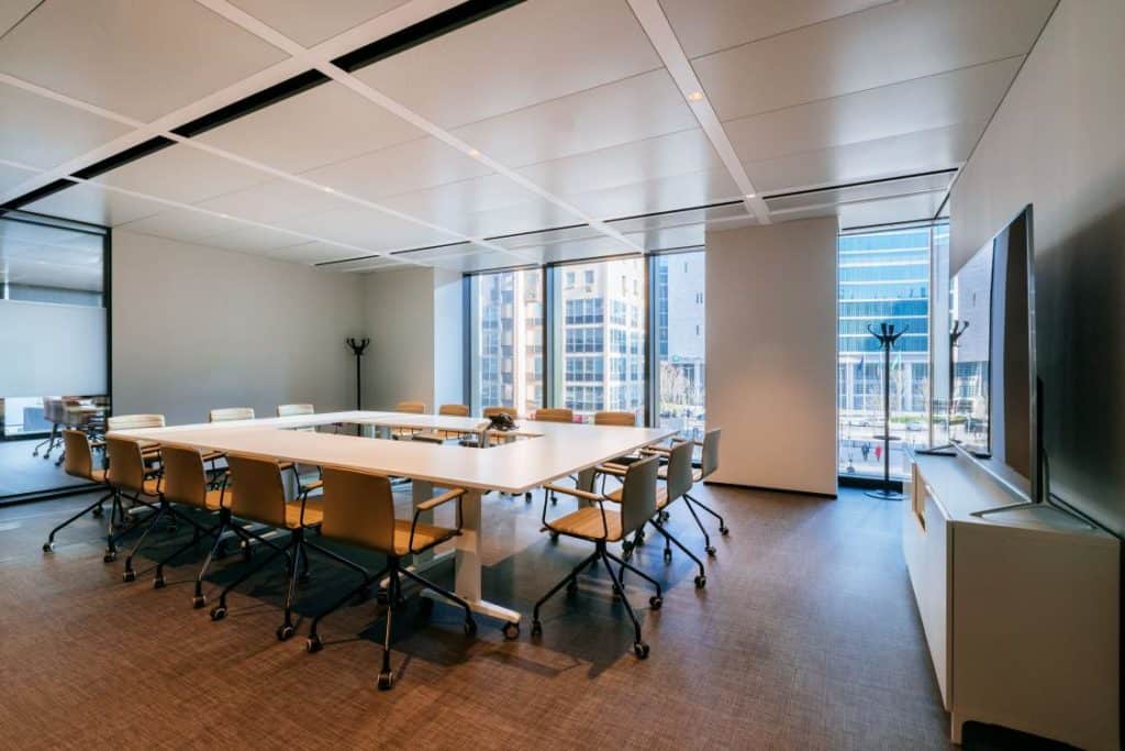 Luminous venue with a sleek design featuring polished floors and floor-to-ceiling windows.