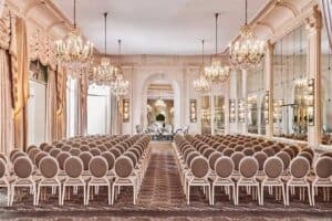 Majestic classic event room with a Napoleon III-style in Paris. Venue for seminars and receptions.