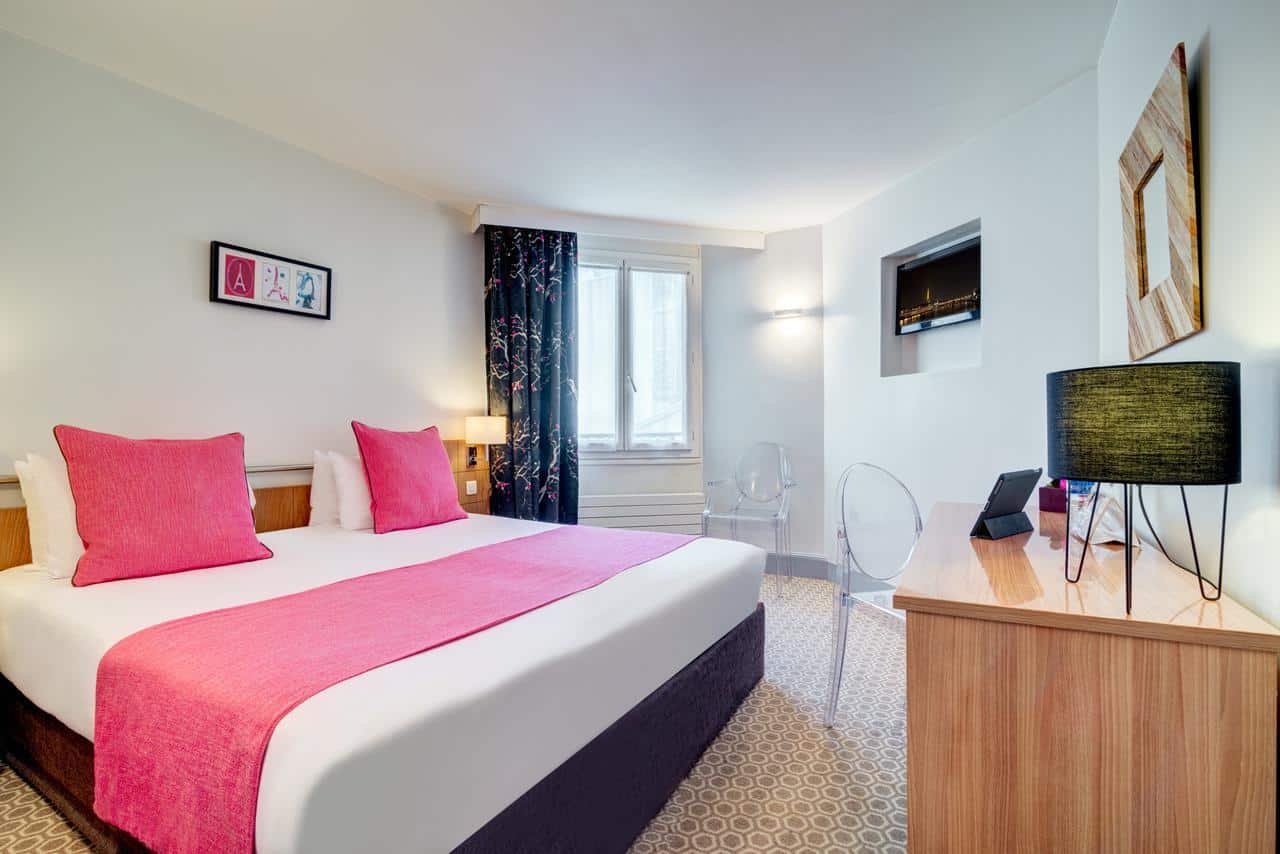 Modern accommodation with colourful rooms in Paris. Hotel for business trips.