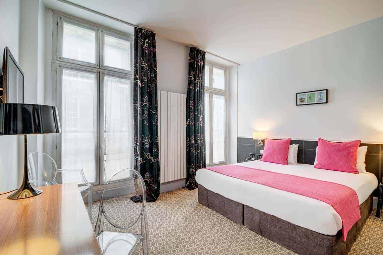Modern accommodation with colourful rooms in Paris. Hotel for business trips.