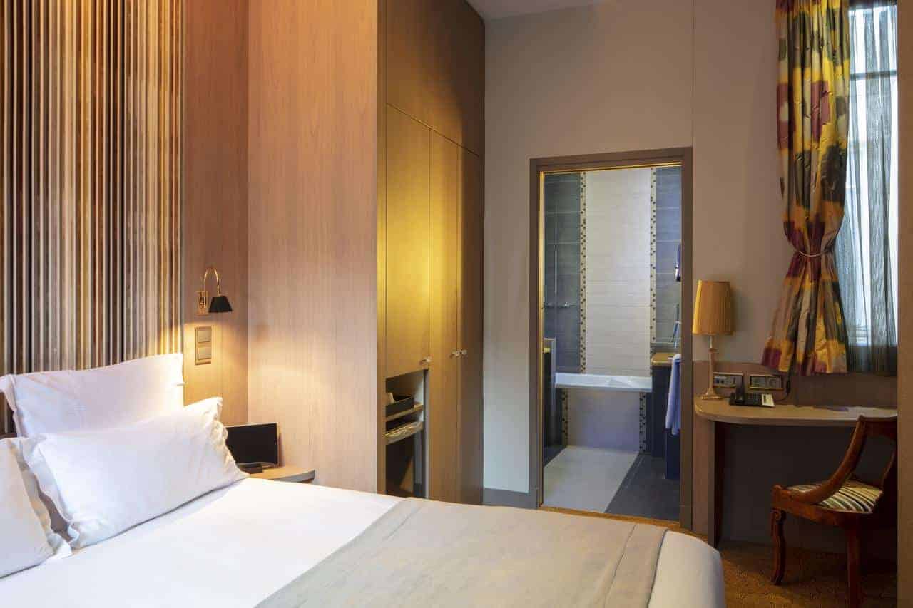 Sophisticated hotel with a luxurious design in Paris. Rooms with a contemporary and elegant look.
