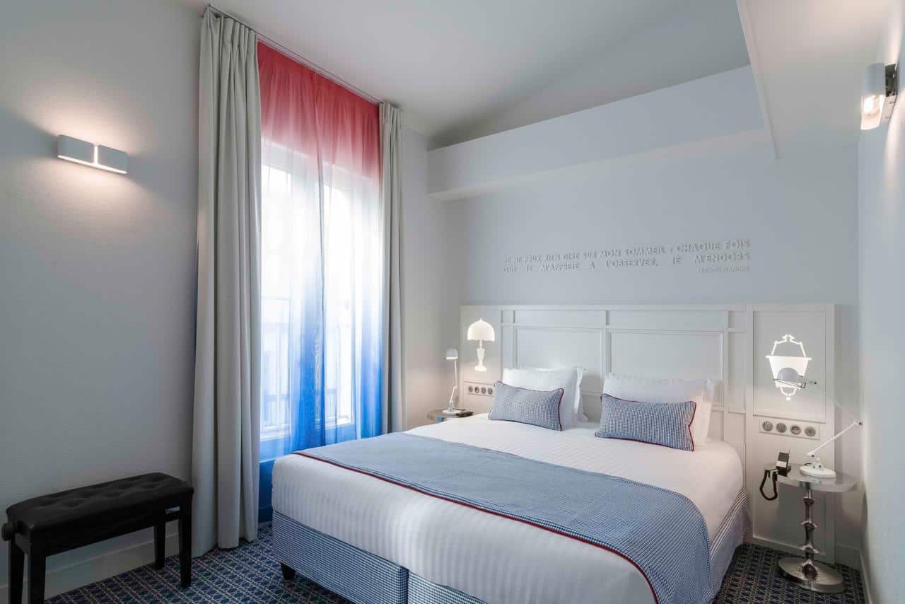 Stylish design hotel in the 9th arrondissement. Rooms with vibrant colours and trendy decoration.