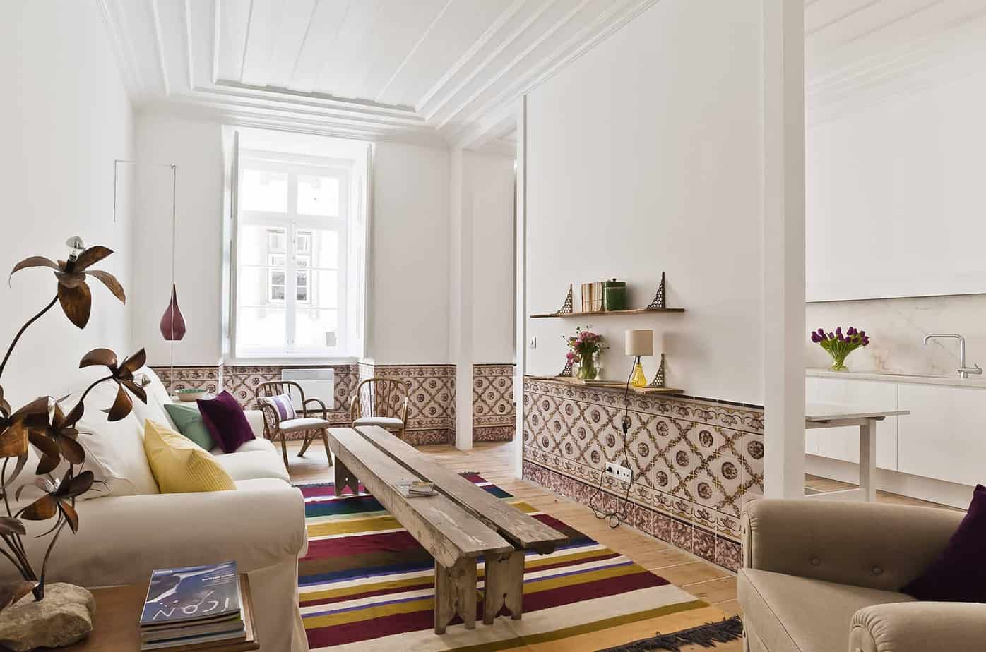 Luminous apartment wit a mix of traditional and modern Portuguese interior