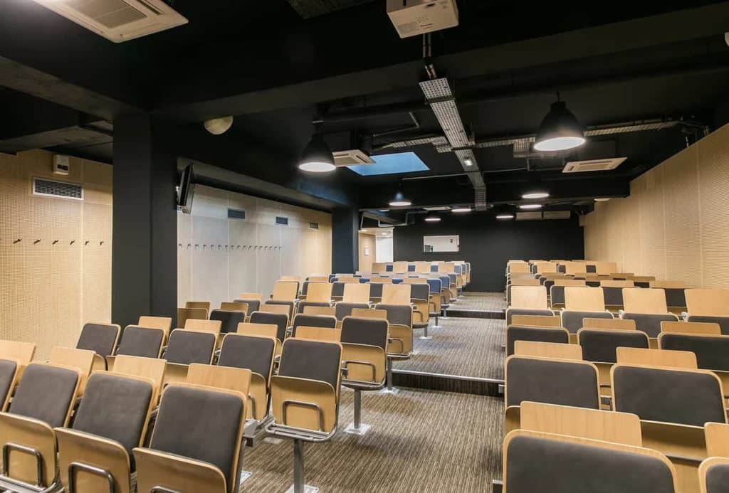 Modern and Spacious Location for Seminars in Paris 