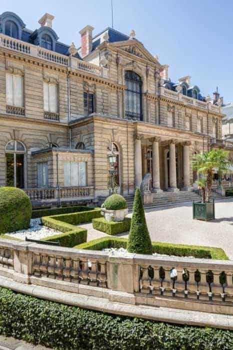 Prestigious Courtyard Venue for Hire in Paris 