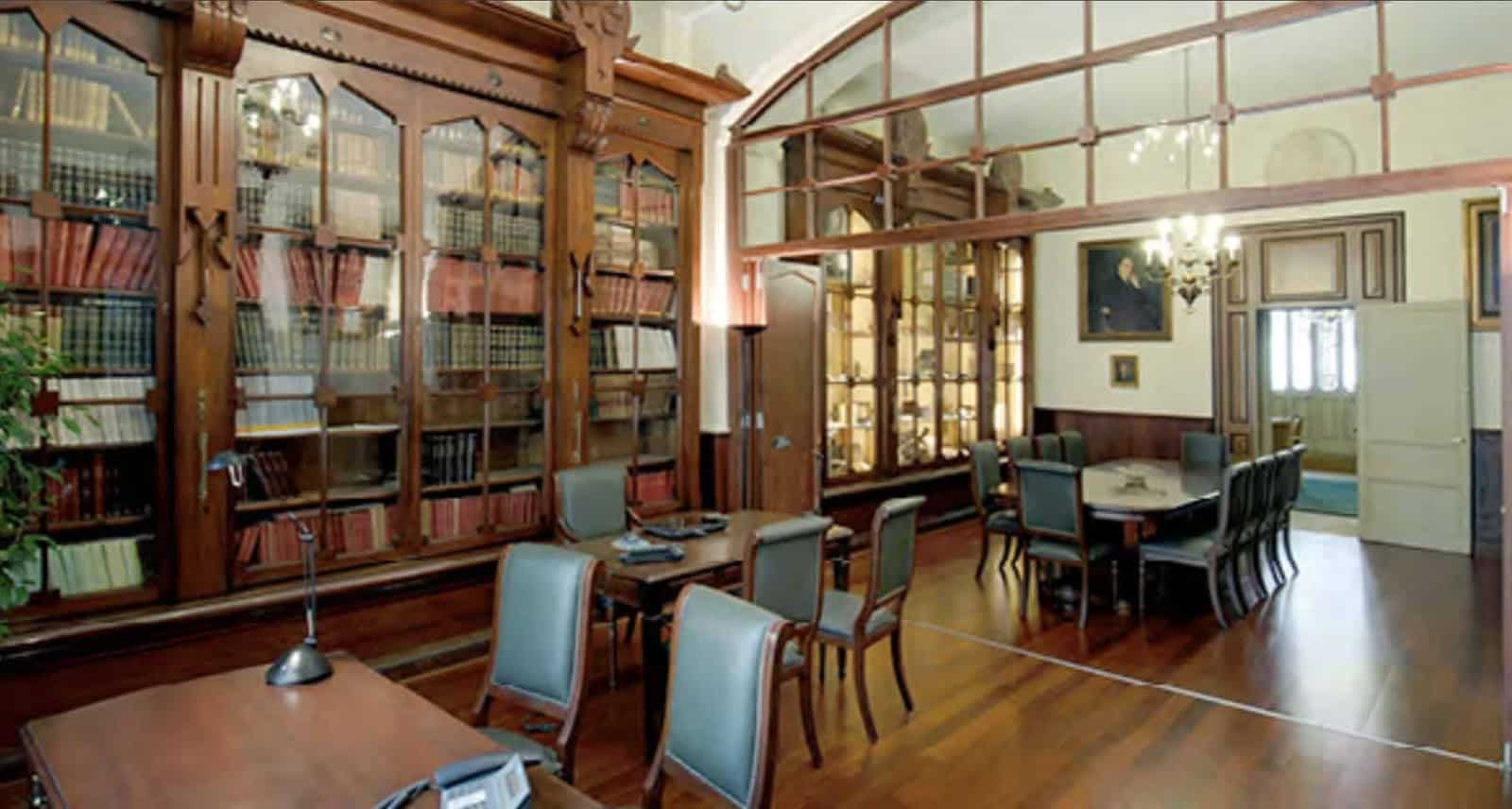 Historical Seminar Room for Hire in Barcelona