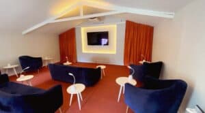 Intimate meeting space with a homely atmosphere
