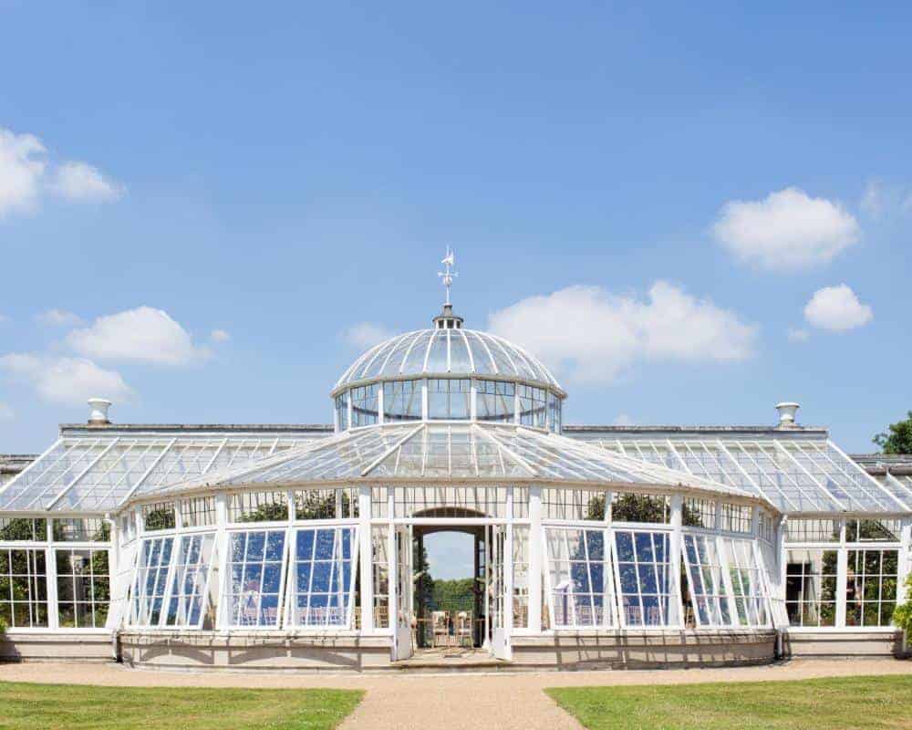 Spectacular conservatory for various events such as canape receptions or evening cocktails.