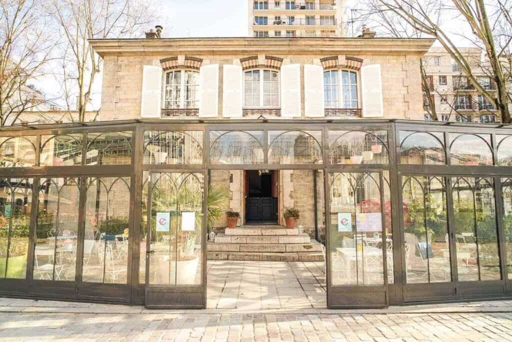 Picturesque venue on the canal-side in Paris. Space for afterworks and receptions.