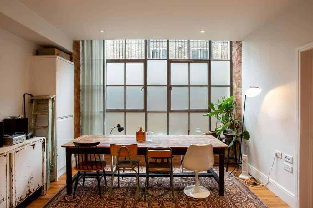 Rustic and sustainable studio with a chic twist in London. Venue for meetings and brainstorming sessions.
